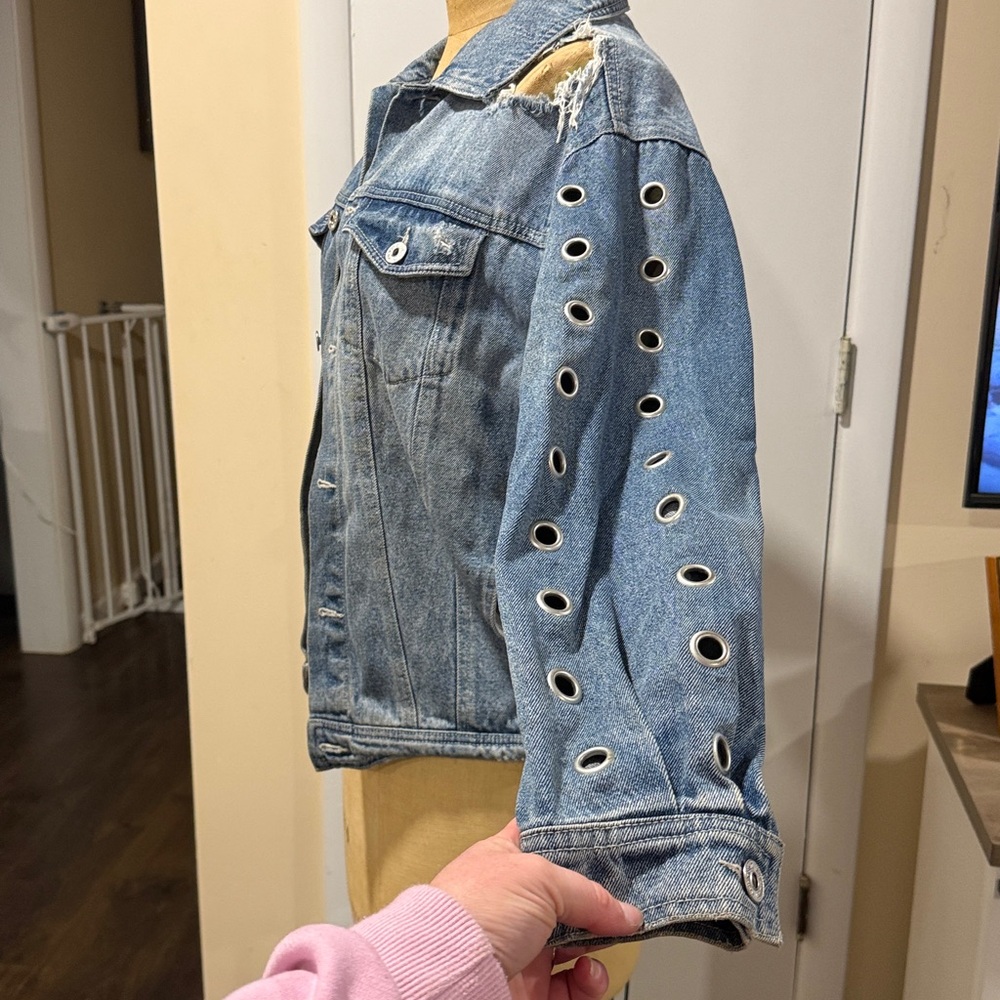 Zara Denim Jacket Distressed - Picture 5 of 12